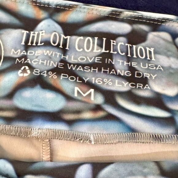 The OM Collection Capri Leggings. Size Medium. - Picture 5 of 7